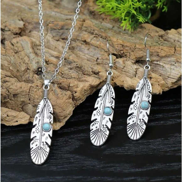 Turquoise feather pendent necklace and feather drop earrings - Picture 6 of 9